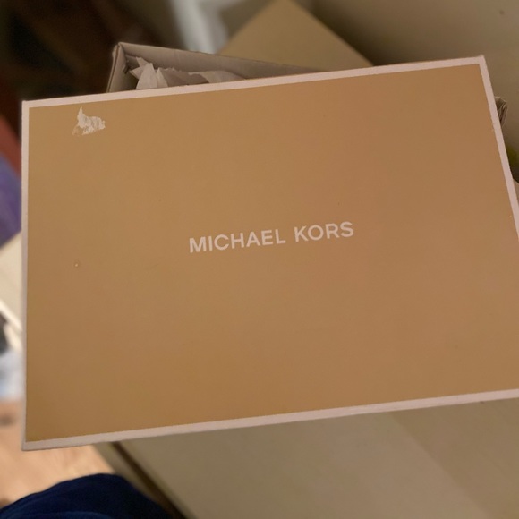 NWT Tan Patent Leather Michael Kors Pumps - Picture 2 of 7